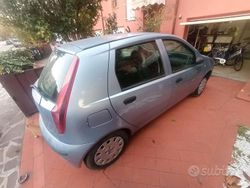 Blu Usata 2010 Fiat Punto Tre volumi | 1800 € (Ottimo prezzo)