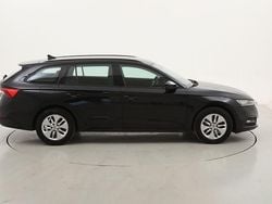 Usata 2021 Skoda Octavia Executive Station wagon | 16.690 € (Buon prezzo)