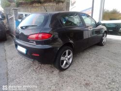 Nero Usata 2005 Alfa Romeo 147 Progression Due volumi | 3500 € (Cara)