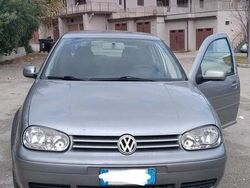Grigio Usata 2003 VW Golf IV Tre volumi | 1600 € (Buon prezzo)