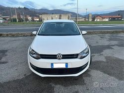 Bianco Usata 2013 VW Polo Comfortline Tre volumi | 7500 € (Buon prezzo)