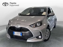 Argento Usata 2022 Toyota Yaris Active Tre volumi | 13.900 € (Ottimo prezzo)