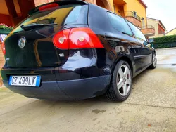 Usata 2006 VW Golf V Comfortline Tre volumi | 2500 € (Buon prezzo)