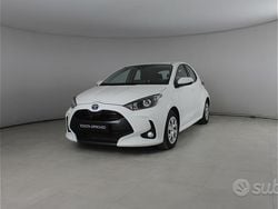 Bianco Usata 2022 Toyota Yaris Hybrid Business Edition Tre volumi | 16.800 € (Buon prezzo)