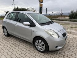 Grigio Usata 2006 Toyota Yaris Tre volumi | 3999 € (Molto cara)