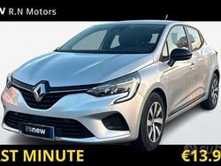 Grigio Usata 2023 Renault Clio V Equilibre Tre volumi | 13.900 € (Ottimo prezzo)