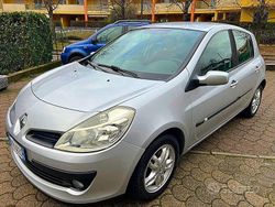 Grigio Usata 2008 Renault Clio II Tre volumi | 1700 € (Ottimo prezzo)