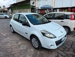 Bianco Usata 2010 Renault Clio II Tre volumi | 2800 € (Cara)