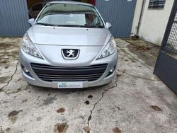 Argento Usata 2010 Peugeot 207 Tre volumi | 4999 € (Buon prezzo)