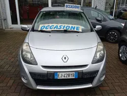 Grigio Usata 2011 Renault Clio III Tre volumi | 3900 € (Buon prezzo)