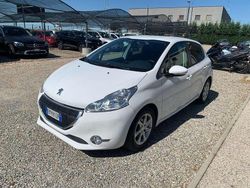 Bianco Usata 2012 Peugeot 208 Access Due volumi | 5900 € (Cara)