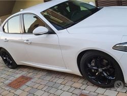 Bianco Usata 2017 Alfa Romeo Giulia Tre volumi | 19.990 € (Buon prezzo)