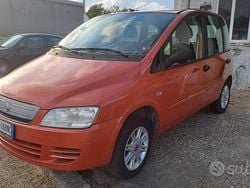 Arancione Usata 2008 Fiat Multipla Emotion Monovolume | 2400 € (Buon prezzo)