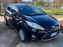 Usata 2009 Ford Fiesta Tre volumi | 3499 € (Buon prezzo)