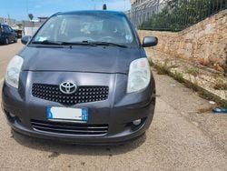Grigio Usata 2007 Toyota Yaris Tre volumi | 3500 € (Buon prezzo)