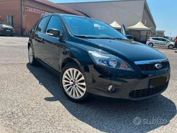 Usata 2009 Ford Focus Tre volumi | 3200 € (Buon prezzo)