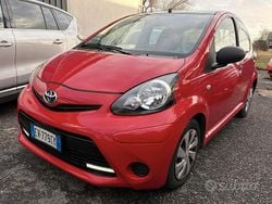 Rosso Usata 2014 Toyota Aygo Connect Style Due volumi | 4900 € (Ottimo prezzo)