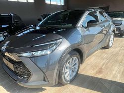 Bianco Nuova 2025 Toyota C-HR Active SUV | 32.450 € (Ottimo prezzo)