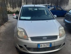 Grigio Usata 2006 Ford Fiesta Due volumi | 1000 € (Super prezzo)