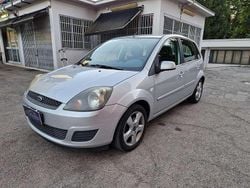 Grigio Usata 2007 Ford Fiesta Titanium Due volumi | 3900 € (Buon prezzo)