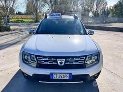 Bianco Usata 2014 Dacia Duster Tre volumi | 5900 € (Cara)