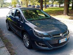 Grigio Usata 2014 Opel Astra Tre volumi | 4900 € (Buon prezzo)