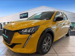 Giallo faro Usata 2023 Peugeot e-208 Active Due volumi | 23.900 € (Molto cara)