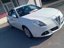 Bianco Usata 2013 Alfa Romeo Giulietta Distinctive Tre volumi | 7900 € (Buon prezzo)