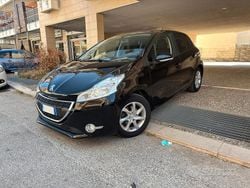 Nero Usata 2014 Peugeot 208 Allure Due volumi | 6800 € (Buon prezzo)