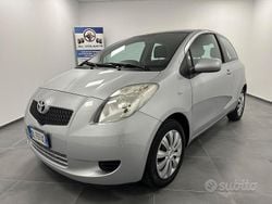 Argento Usata 2008 Toyota Yaris Tre volumi | 4290 € (Buon prezzo)