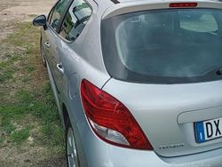 Grigio Usata 2009 Peugeot 207 Tre volumi | 3500 € (Buon prezzo)