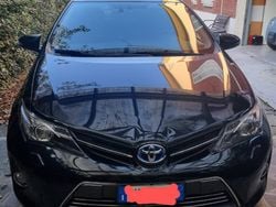 Nero Usata 2014 Toyota Auris Hybrid Lounge Tre volumi | 8800 €