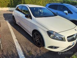 Bianco Usata 2015 Mercedes A180 Tre volumi | 11.000 €