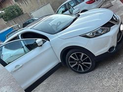 Usata 2014 Nissan Qashqai Tekna SUV | 9970 € (Cara)