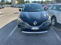Grigio(met.) Usata 2021 Renault Captur Zen SUV | 16.500 € (Buon prezzo)
