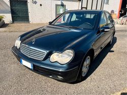 Blu Usata 2002 Mercedes C220 Elegance Tre volumi | 2500 € (Buon prezzo)
