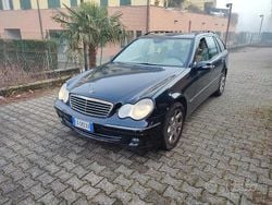 Nero Usata 2006 Mercedes C220 | 1900 € (Buon prezzo)