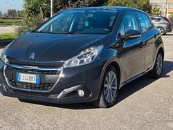 Grigio Usata 2017 Peugeot 208 Allure Due volumi | 8200 € (Buon prezzo)