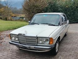 Usata 1982 Mercedes 240 Tre volumi | 6500 €