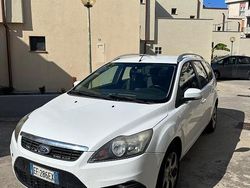 Bianco Usata 2010 Ford Focus Station wagon | 2500 € (Buon prezzo)