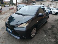 Grigio Usata 2015 Toyota Aygo X-wave Due volumi | 7900 € (Buon prezzo)