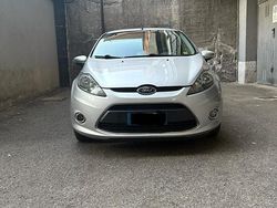 Usata 2009 Ford Fiesta Tre volumi | 3950 € (Buon prezzo)