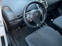 Usata 2006 Toyota Yaris Tre volumi | 2800 € (Buon prezzo)
