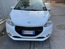 Bianco Usata 2012 Peugeot 208 Due volumi | 3799 € (Buon prezzo)