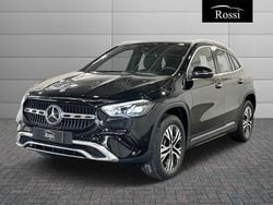 Bianco Nuova 2025 Mercedes GLA180 SUV | 46.700 € (Cara)