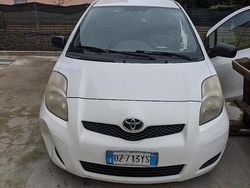 Bianco Usata 2010 Toyota Yaris Tre volumi | 1300 €