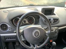 Grigio Usata 2011 Renault Clio III Tre volumi | 5250 € (Cara)