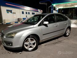 Grigio Usata 2006 Ford Focus Tre volumi | 1000 € (Ottimo prezzo)