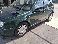 Usata 2000 VW Golf IV Tre volumi | 2300 € (Ottimo prezzo)