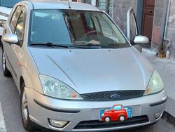 Grigio Usata 2004 Ford Focus Tre volumi | 2600 € (Molto cara)